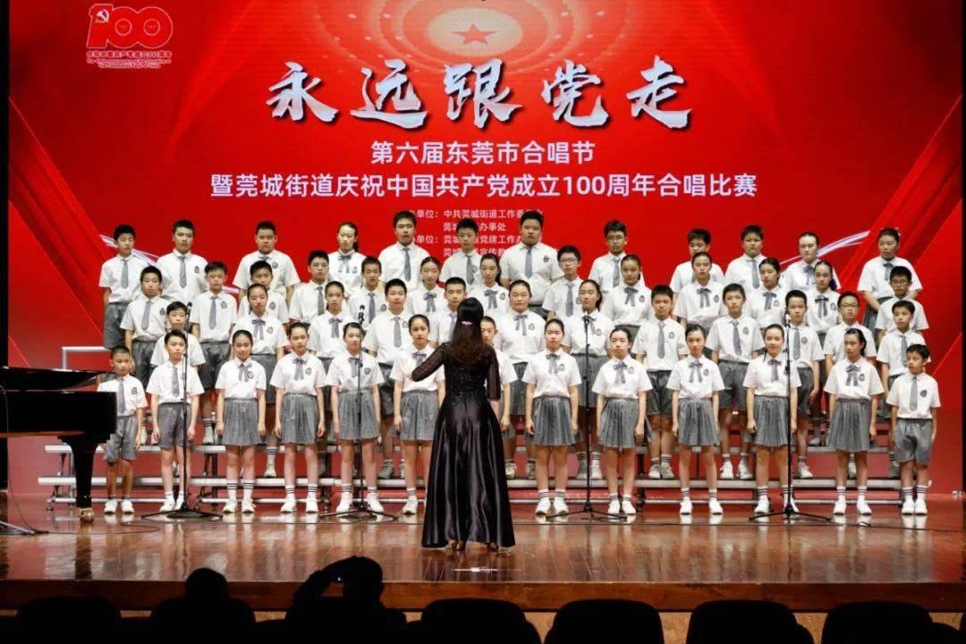 云南镇雄山体滑坡：全力搜救失联人员